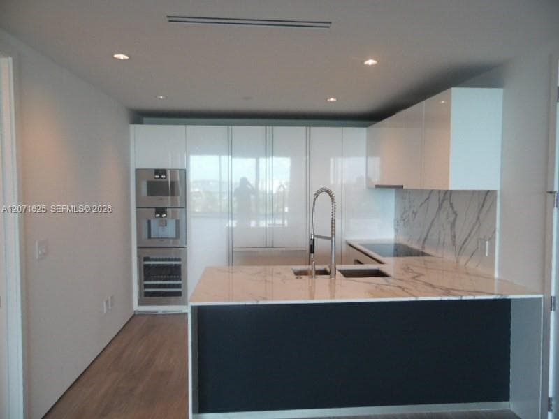 10201 Collins Ave 805 photo 4