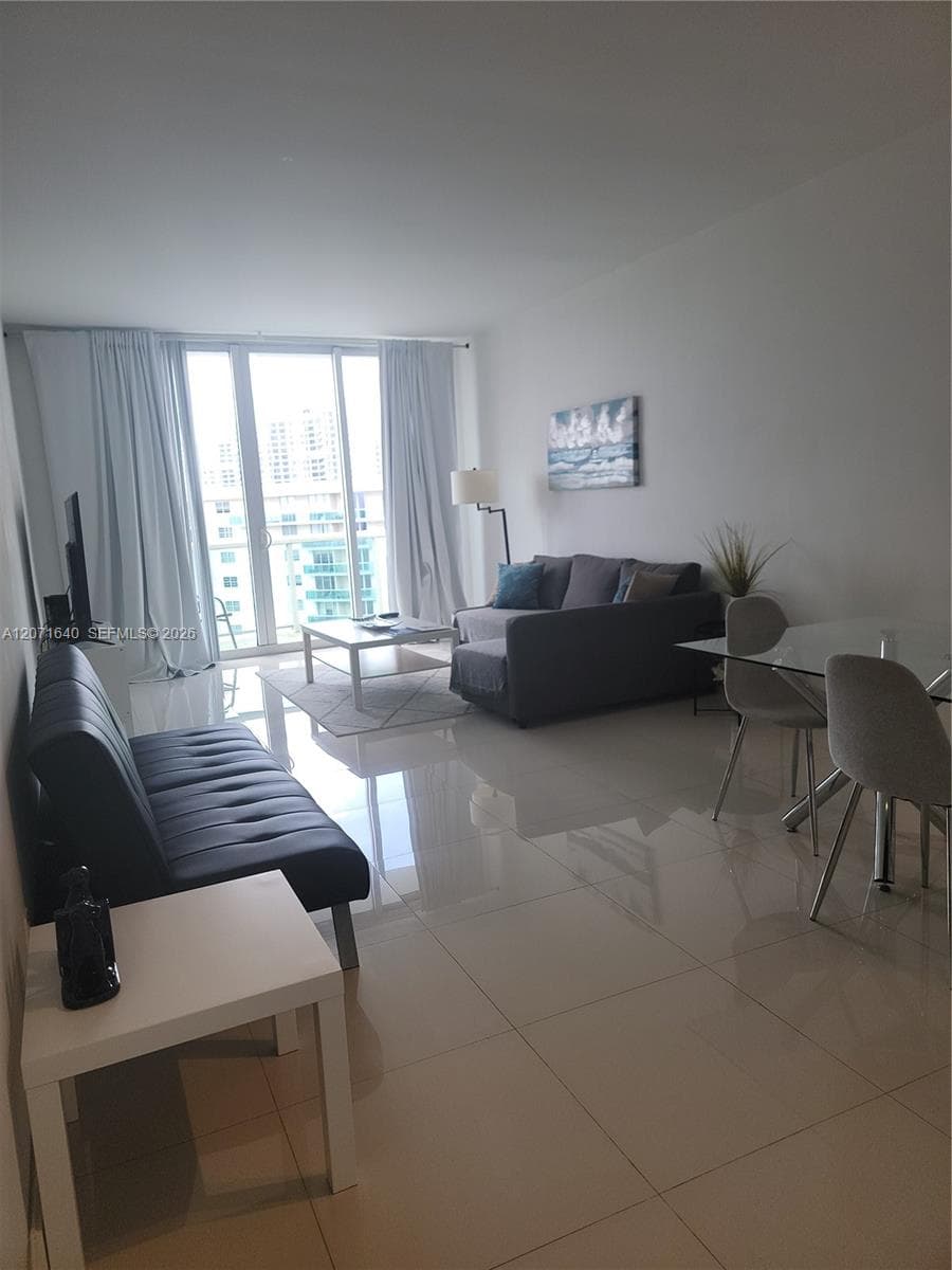 19380 Collins Ave Ph21 photo 2