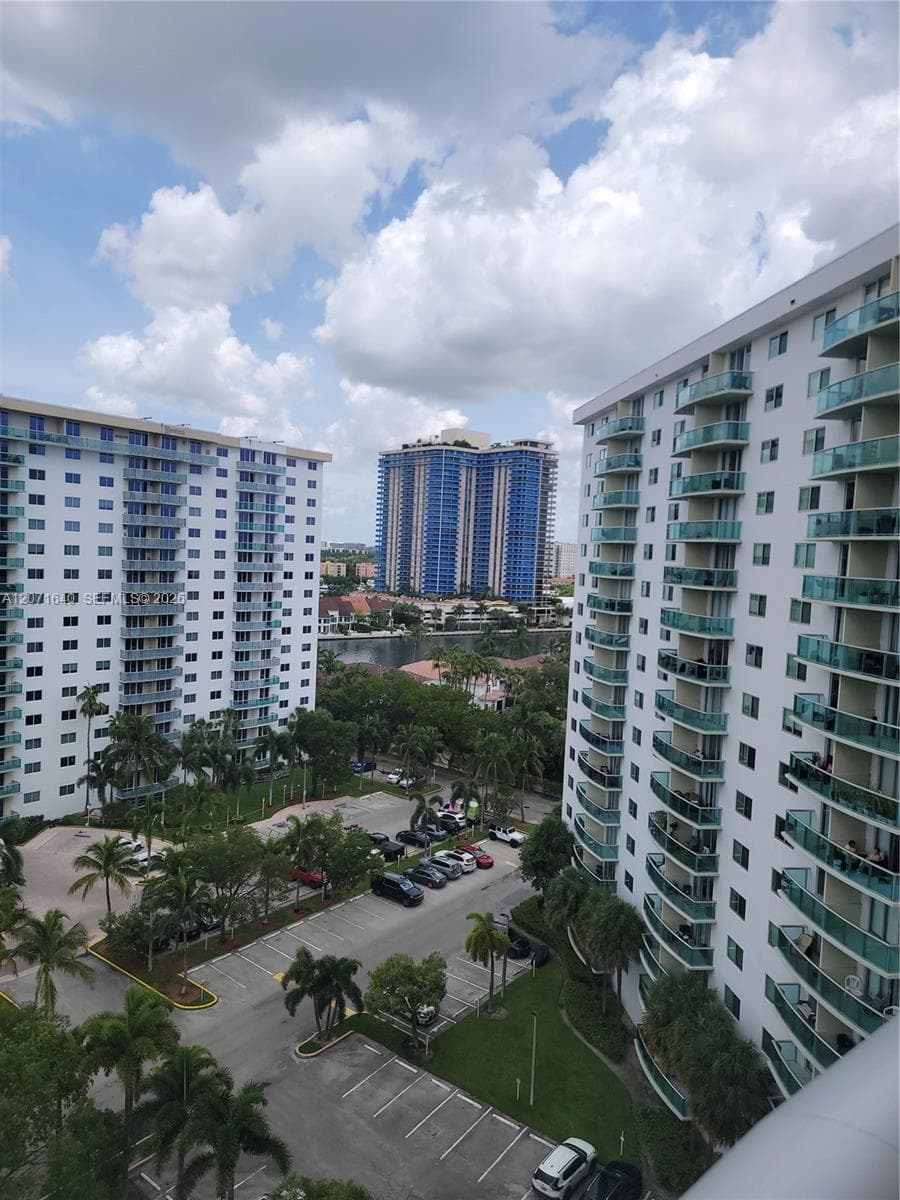 19380 Collins Ave Ph21 photo 16