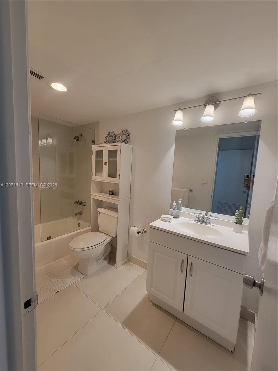 19380 Collins Ave Ph21 photo 9