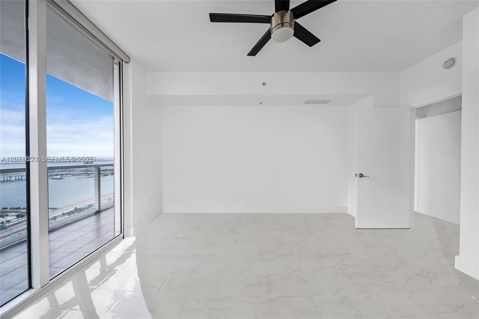 244 Biscayne Blvd 3704 photo 13
