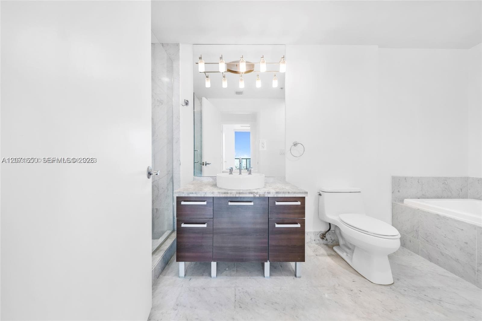 244 Biscayne Blvd 3704 photo 18