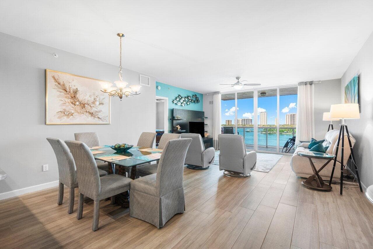 2640 Lake Shore Drive 711 photo 6