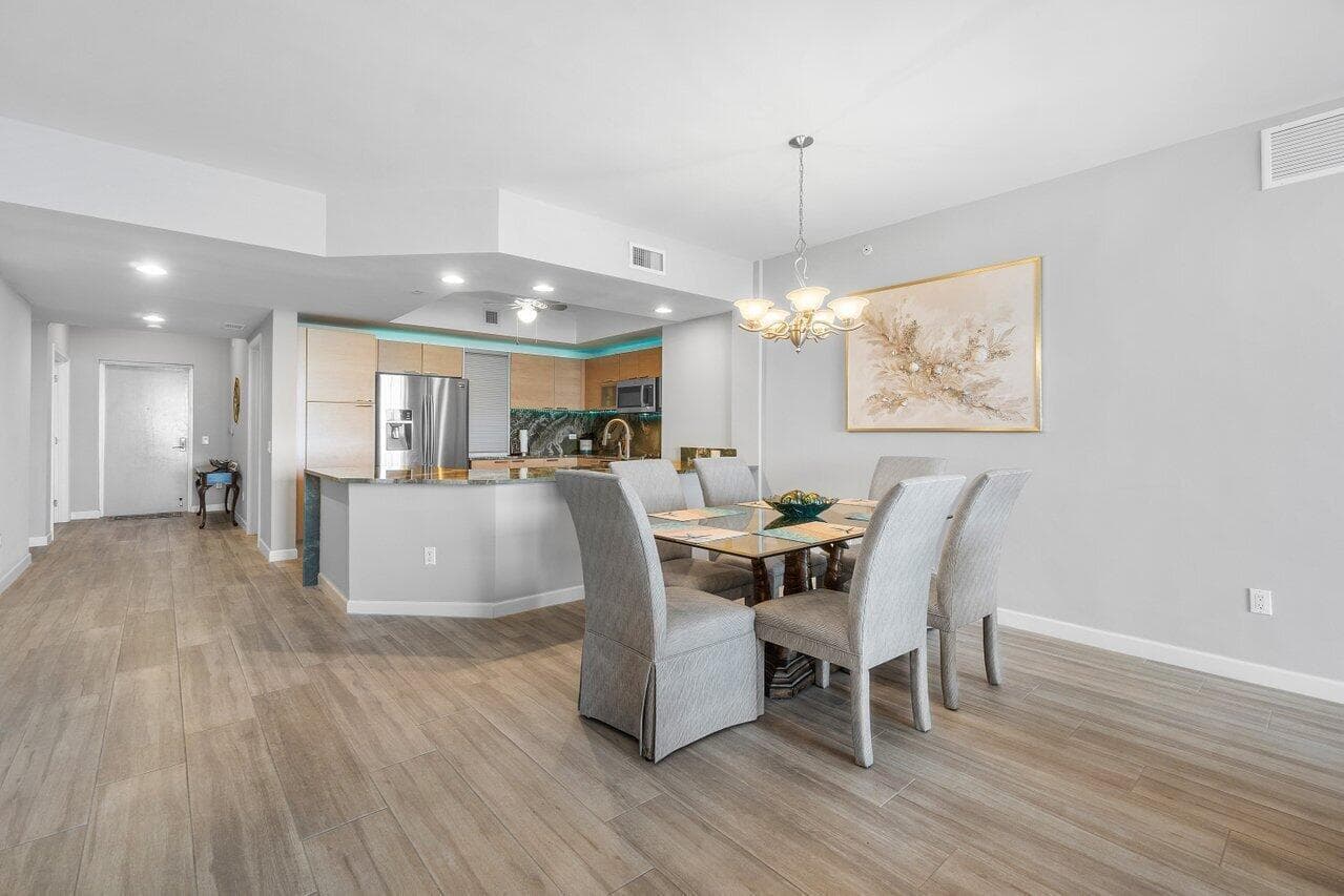 2640 Lake Shore Drive 711 photo 16
