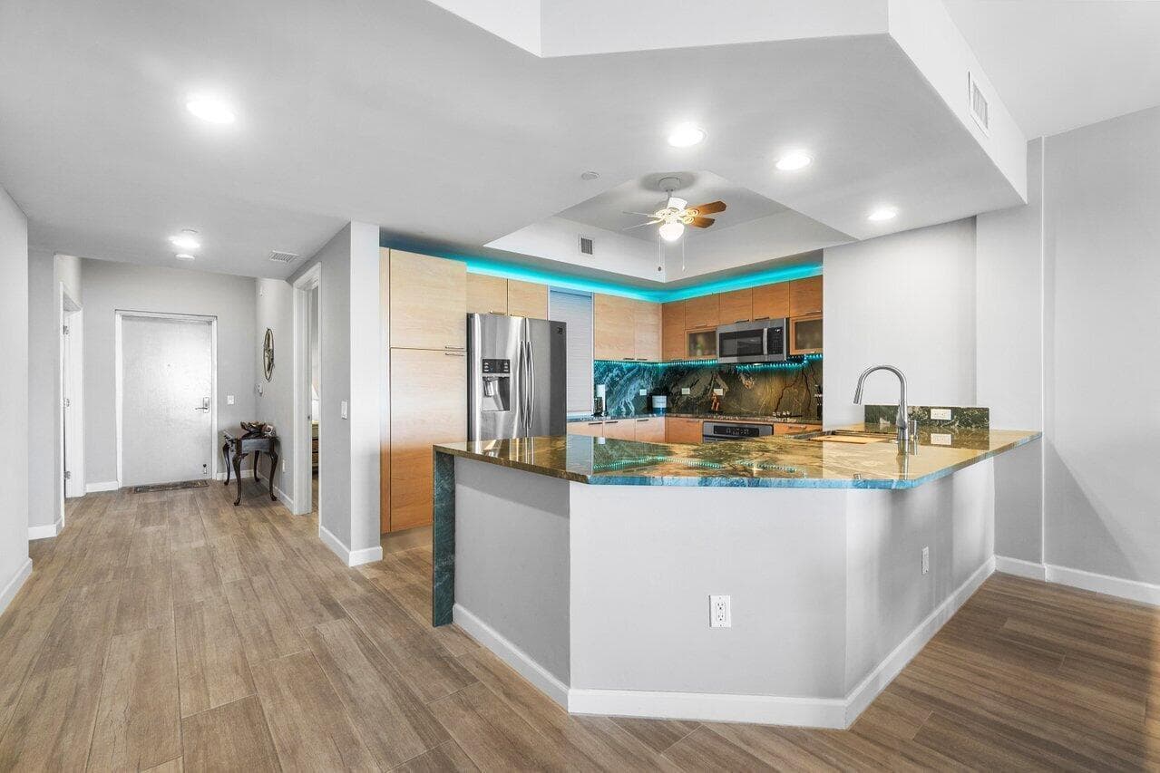 2640 Lake Shore Drive 711 photo 12