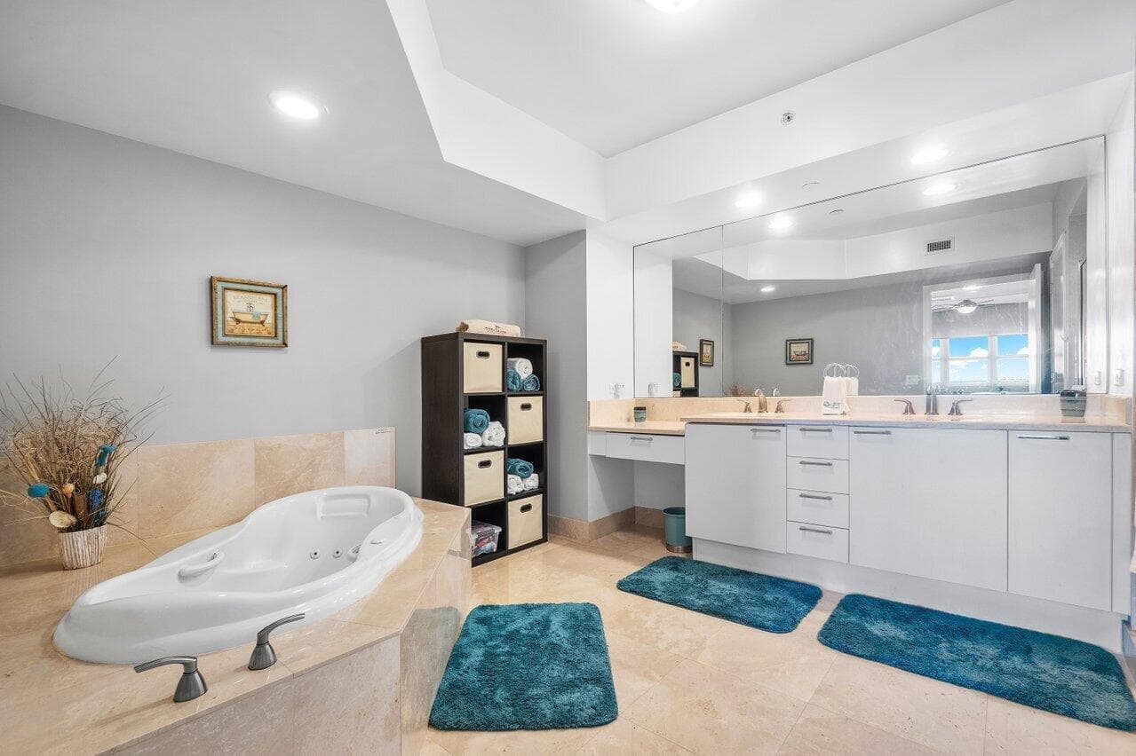 2640 Lake Shore Drive 711 photo 22
