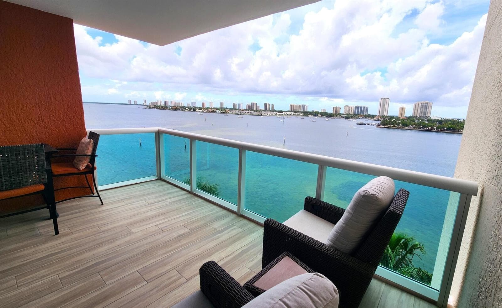 2640 Lake Shore Drive 711 photo 3