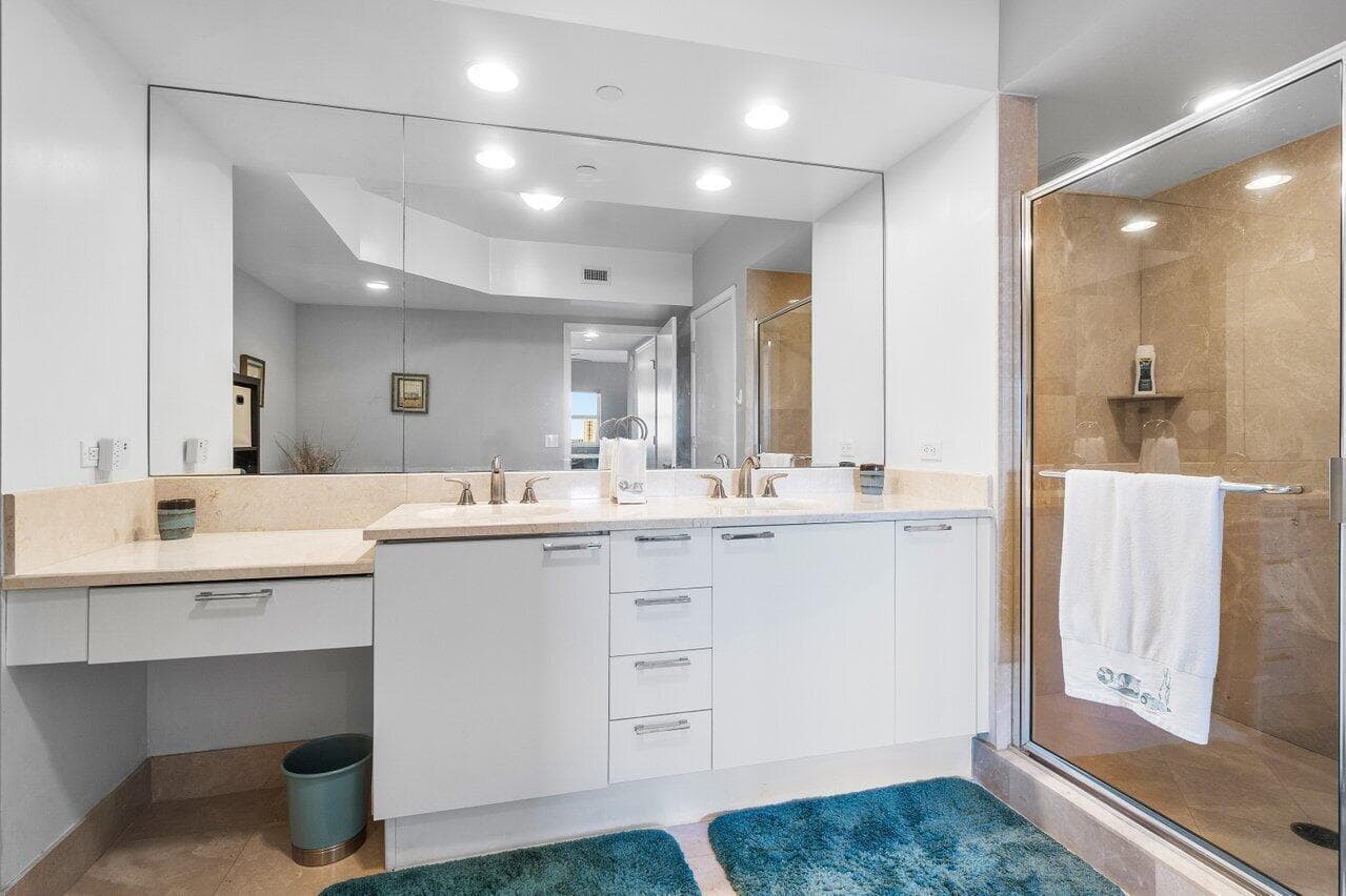 2640 Lake Shore Drive 711 photo 24