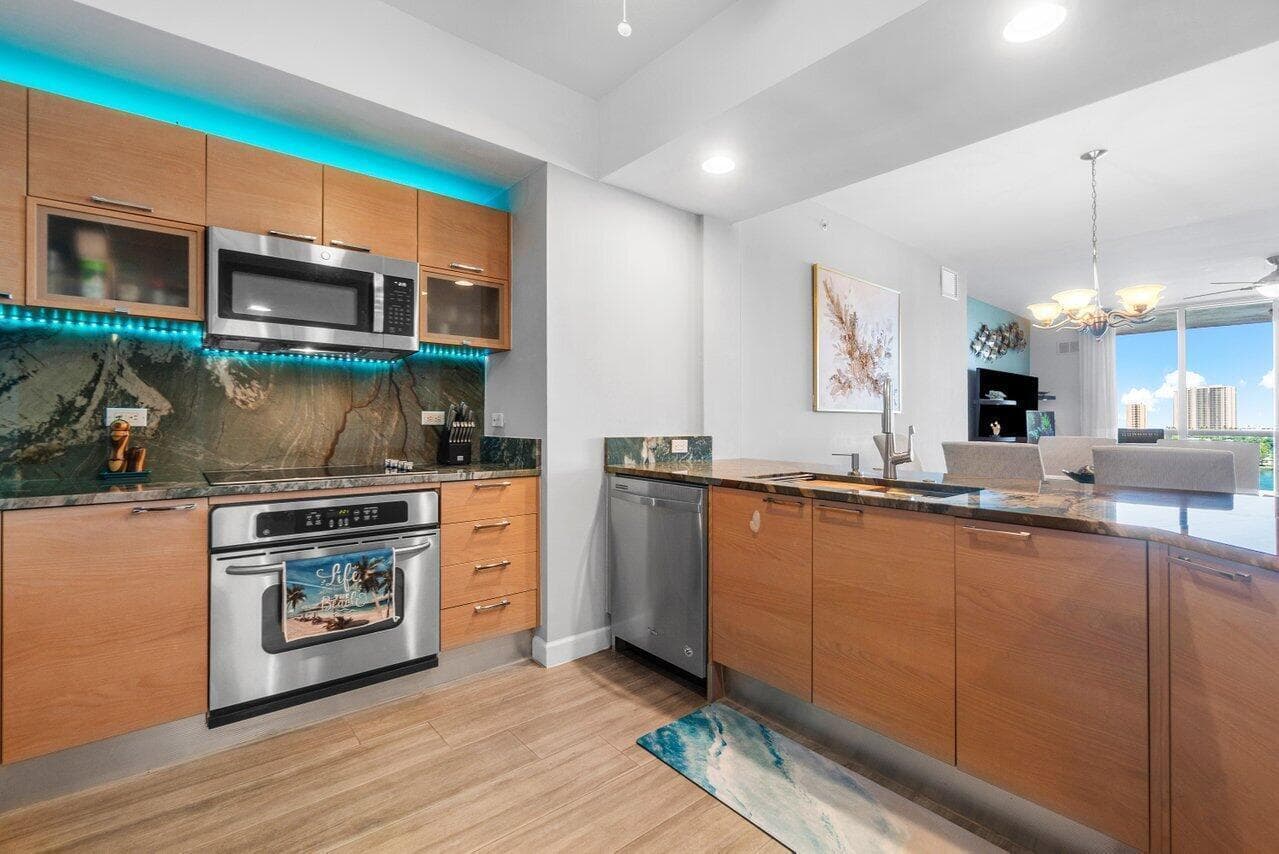 2640 Lake Shore Drive 711 photo 14