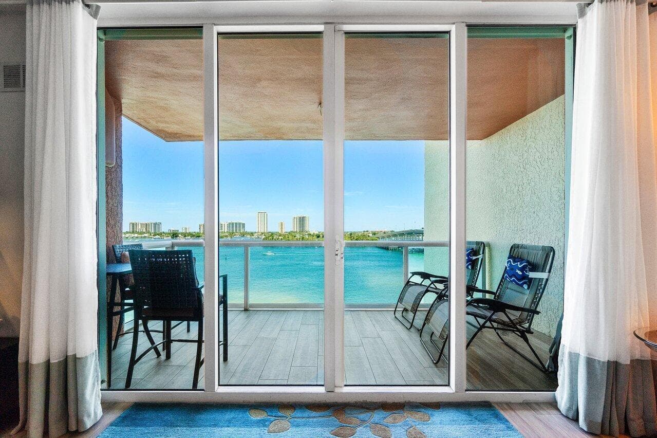 2640 Lake Shore Drive 711 photo 11