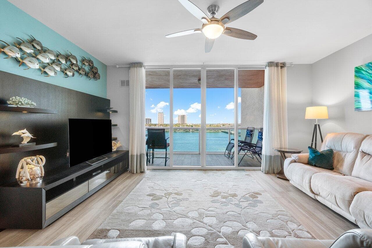 2640 Lake Shore Drive 711 photo 4