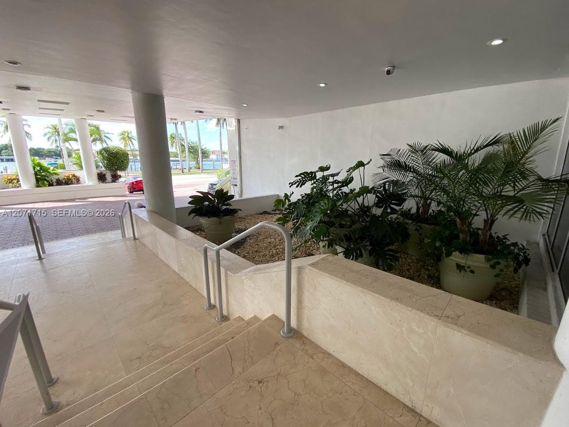 5005 Collins Ave 722 photo 4