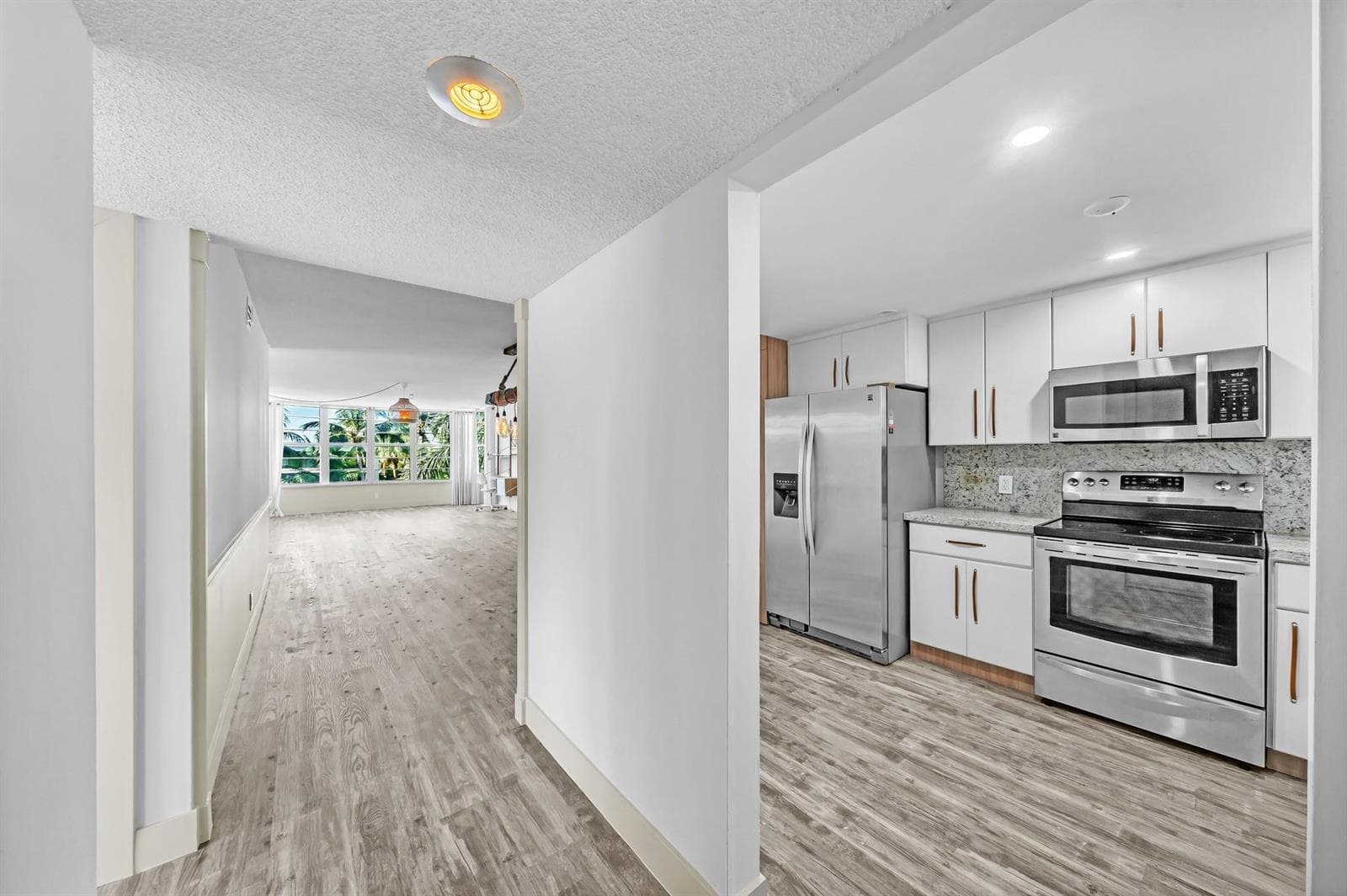 3051 NE 48TH Street 301 photo 2