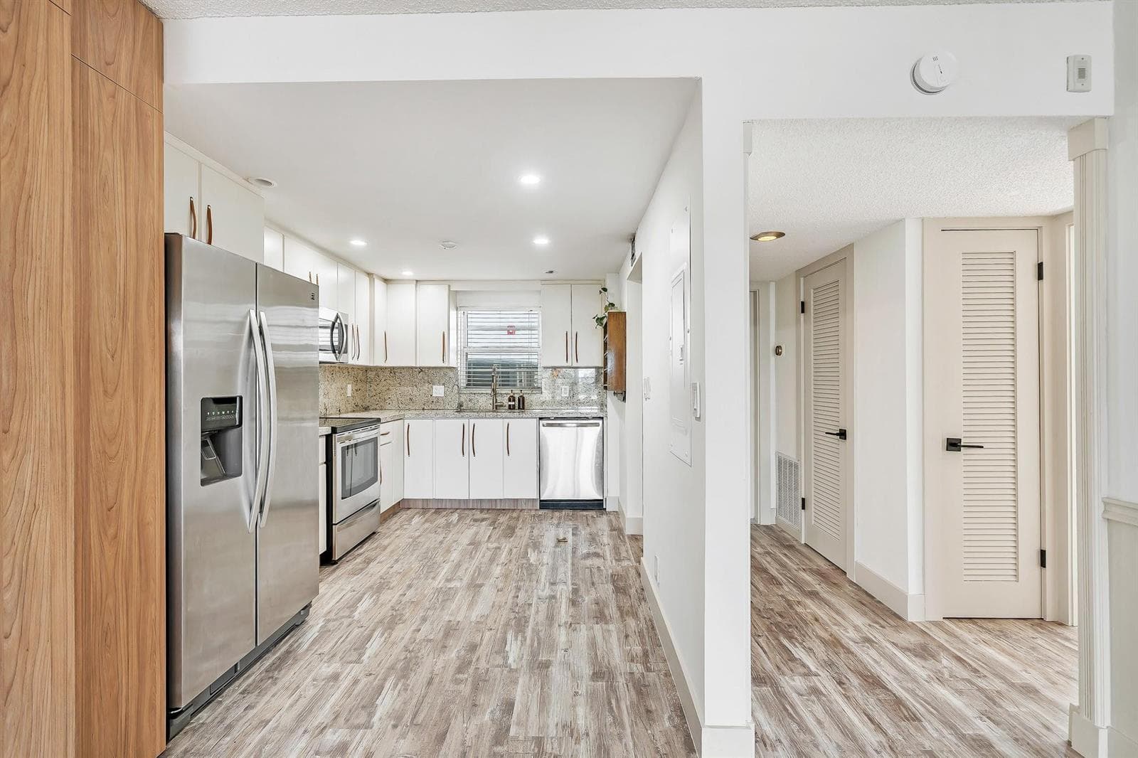 3051 NE 48TH Street 301 photo 22