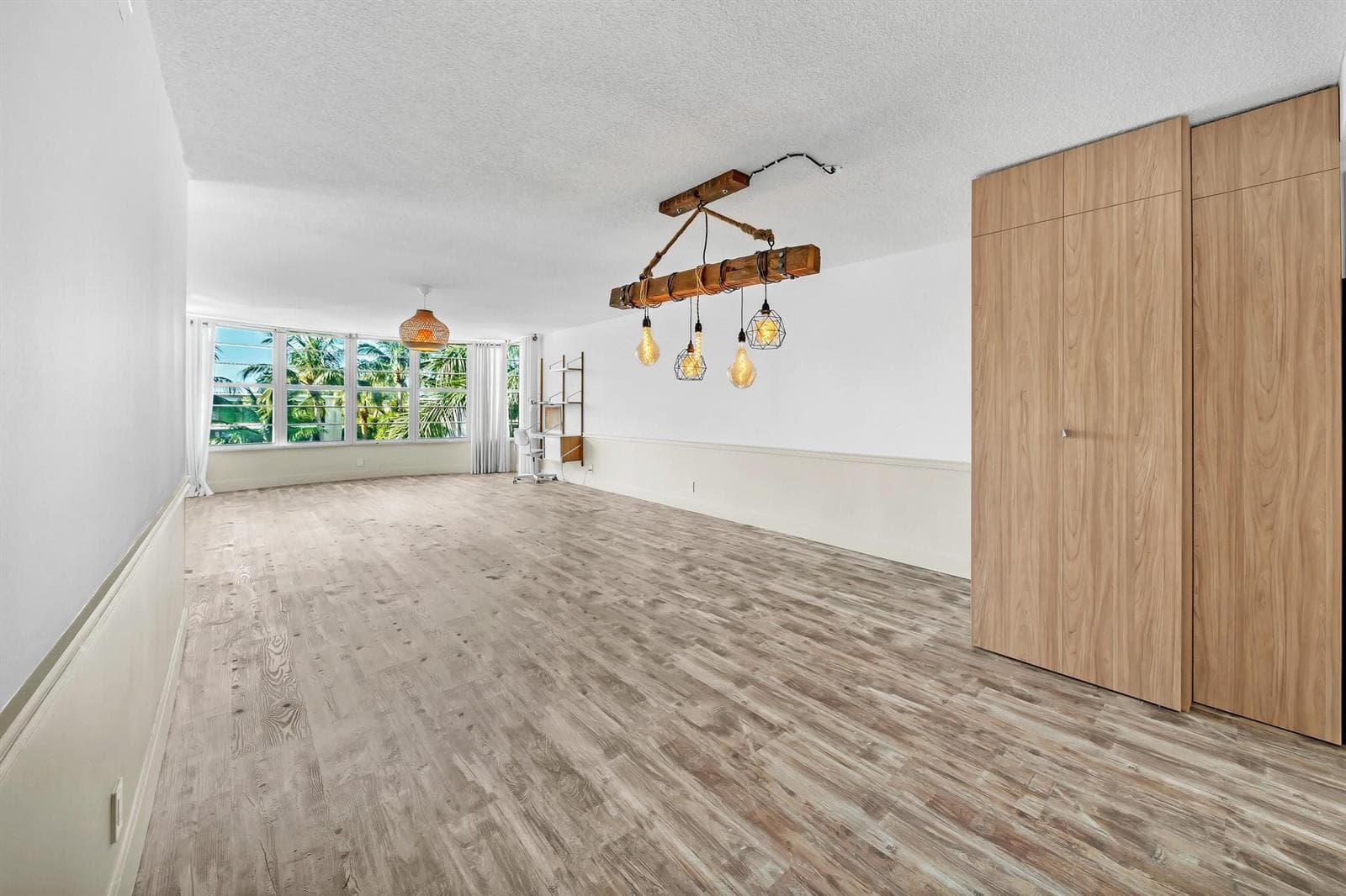 3051 NE 48TH Street 301 photo 3