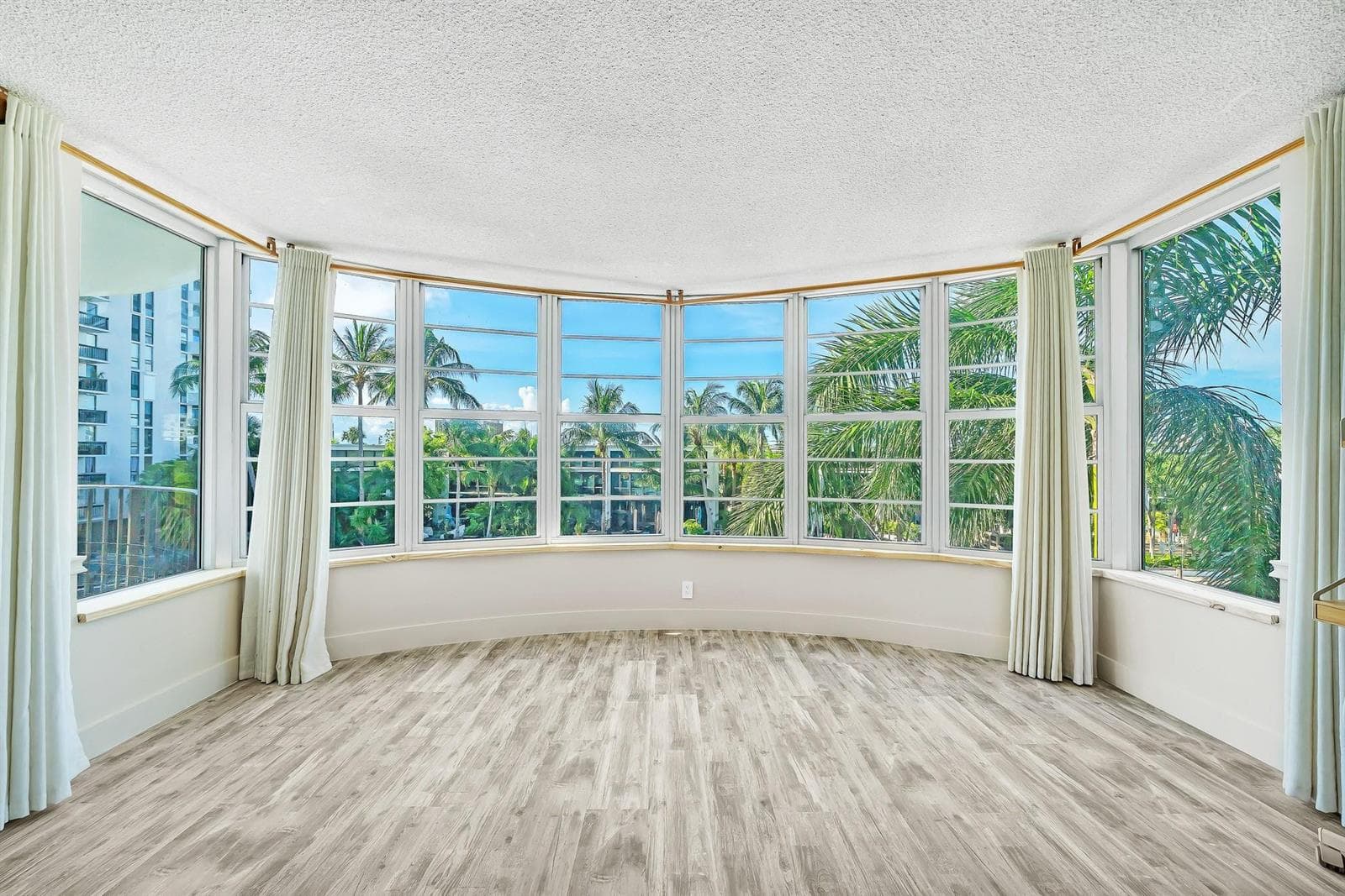 3051 NE 48TH Street 301 photo 5