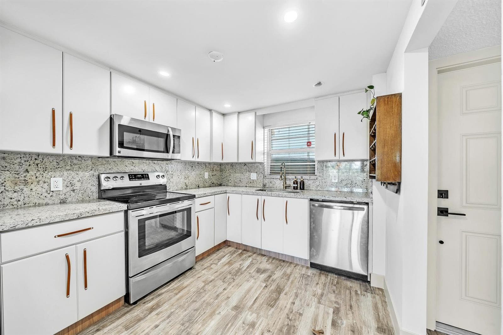 3051 NE 48TH Street 301 photo 24