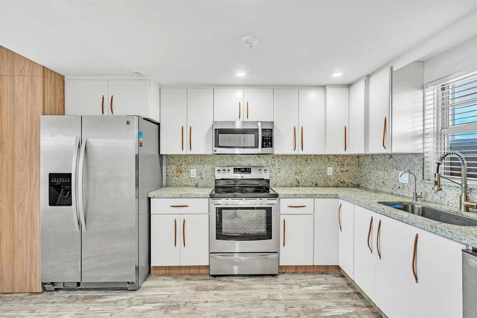 3051 NE 48TH Street 301 photo 25