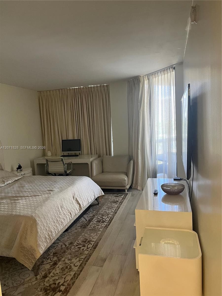 20191 E Country Club Dr 503 photo 3