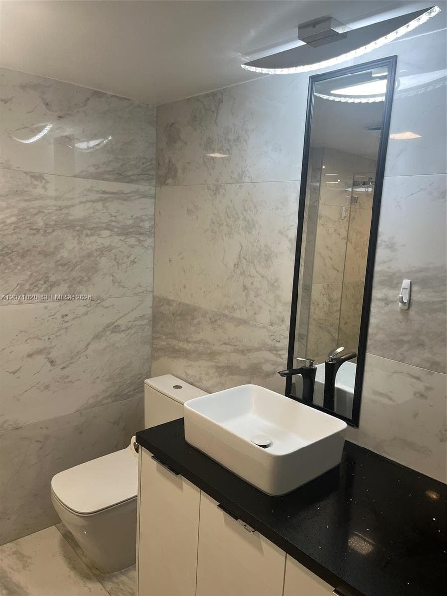 20191 E Country Club Dr 503 photo 24