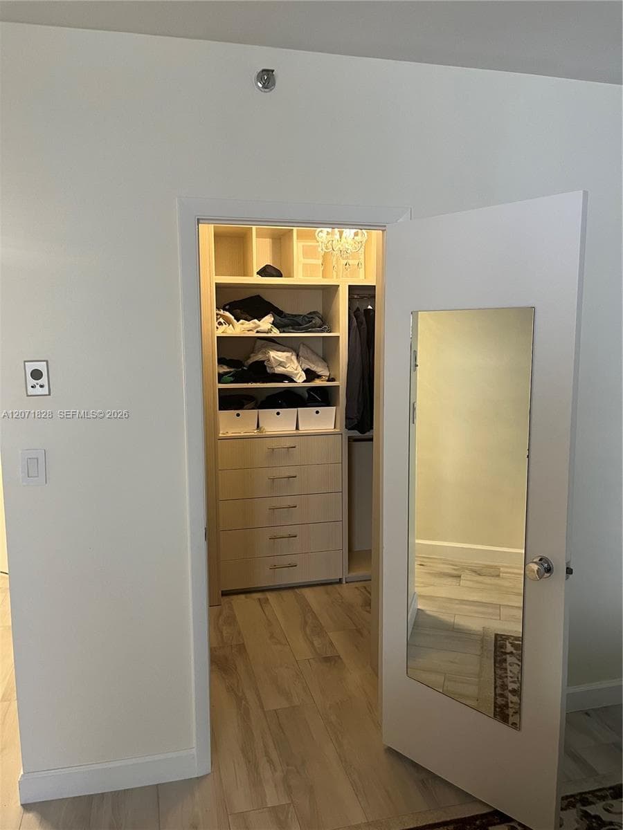 20191 E Country Club Dr 503 photo 4