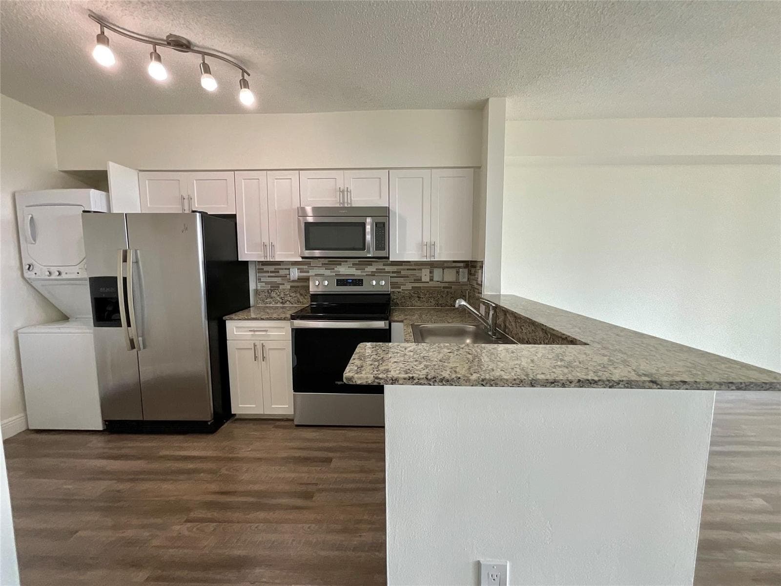 16900 N Bay Road 2-605 photo 1