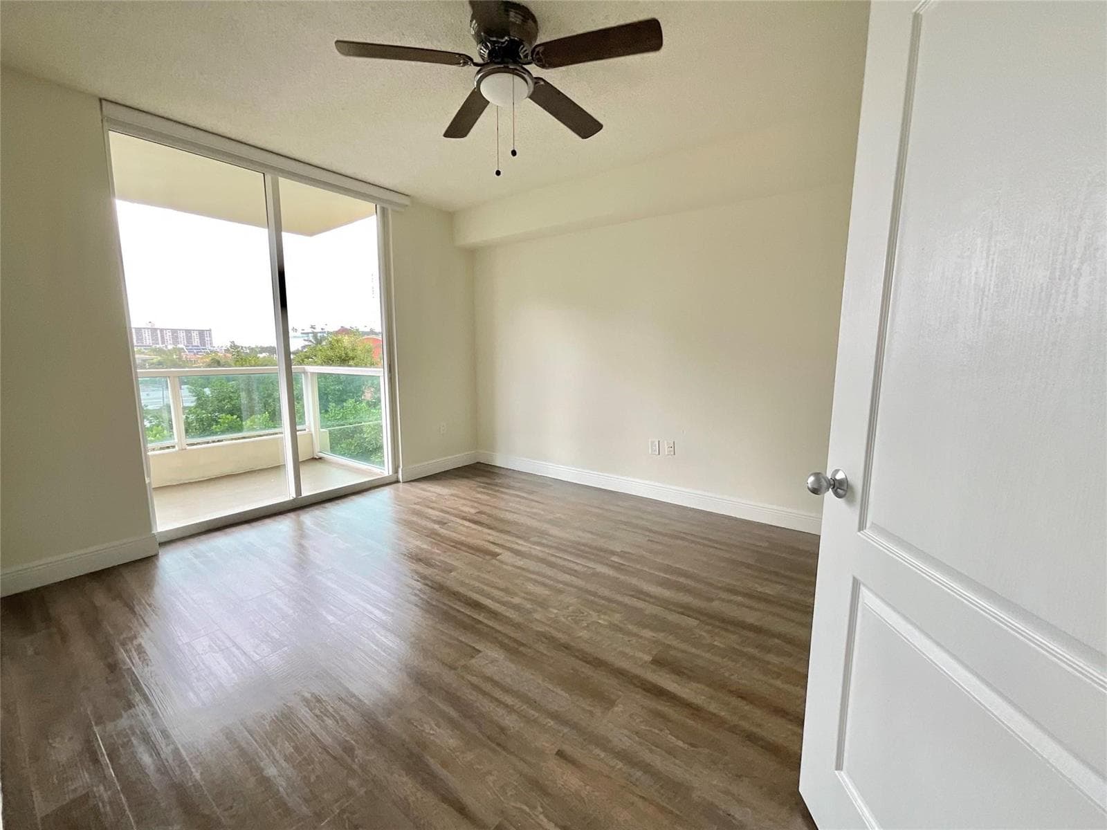 16900 N Bay Road 2-605 photo 4