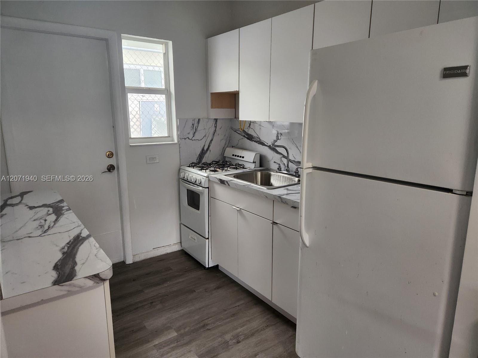 1239 Marseille Dr 4 photo 13