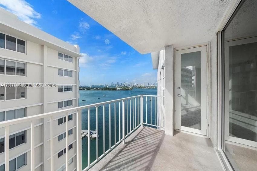 1228 West Ave 1415 photo 1