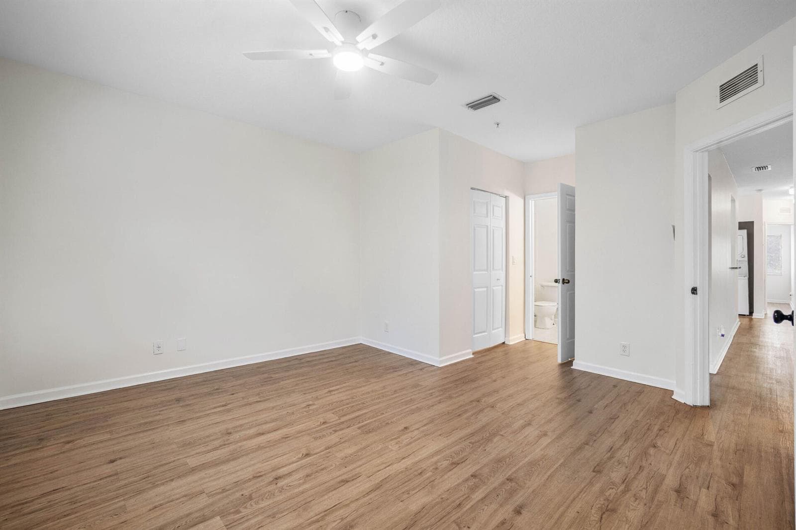 1161 GOLDEN LAKES Boulevard 1325 photo 12