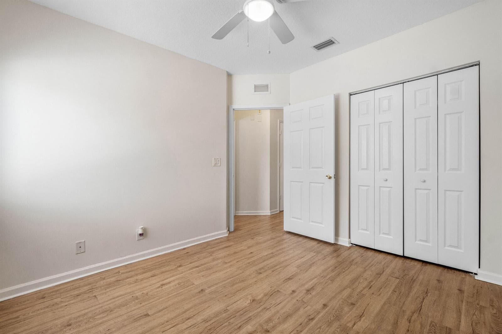 1161 GOLDEN LAKES Boulevard 1325 photo 7