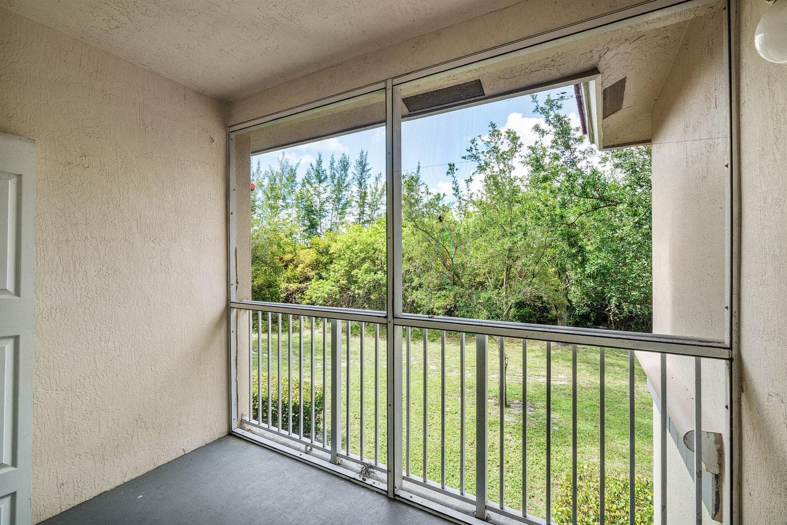 1161 GOLDEN LAKES Boulevard 1325 photo 14