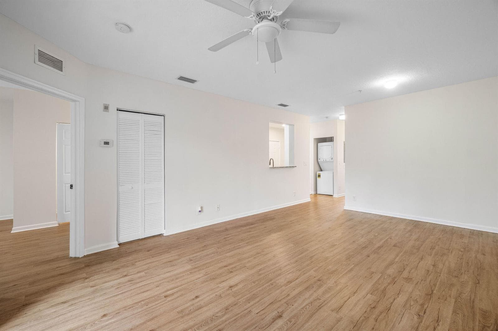 1161 GOLDEN LAKES Boulevard 1325 photo 11
