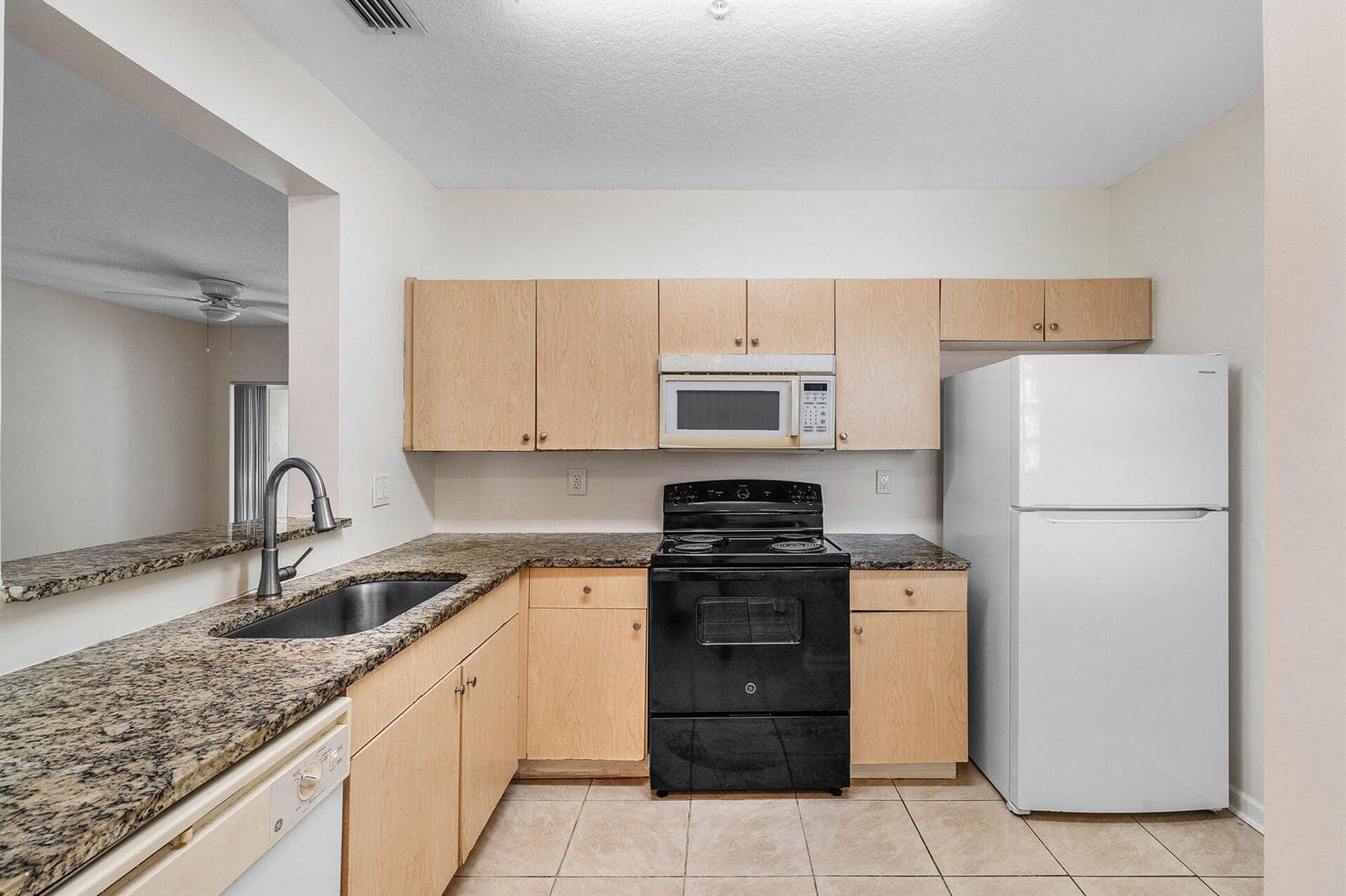 1161 GOLDEN LAKES Boulevard 1325 photo 4