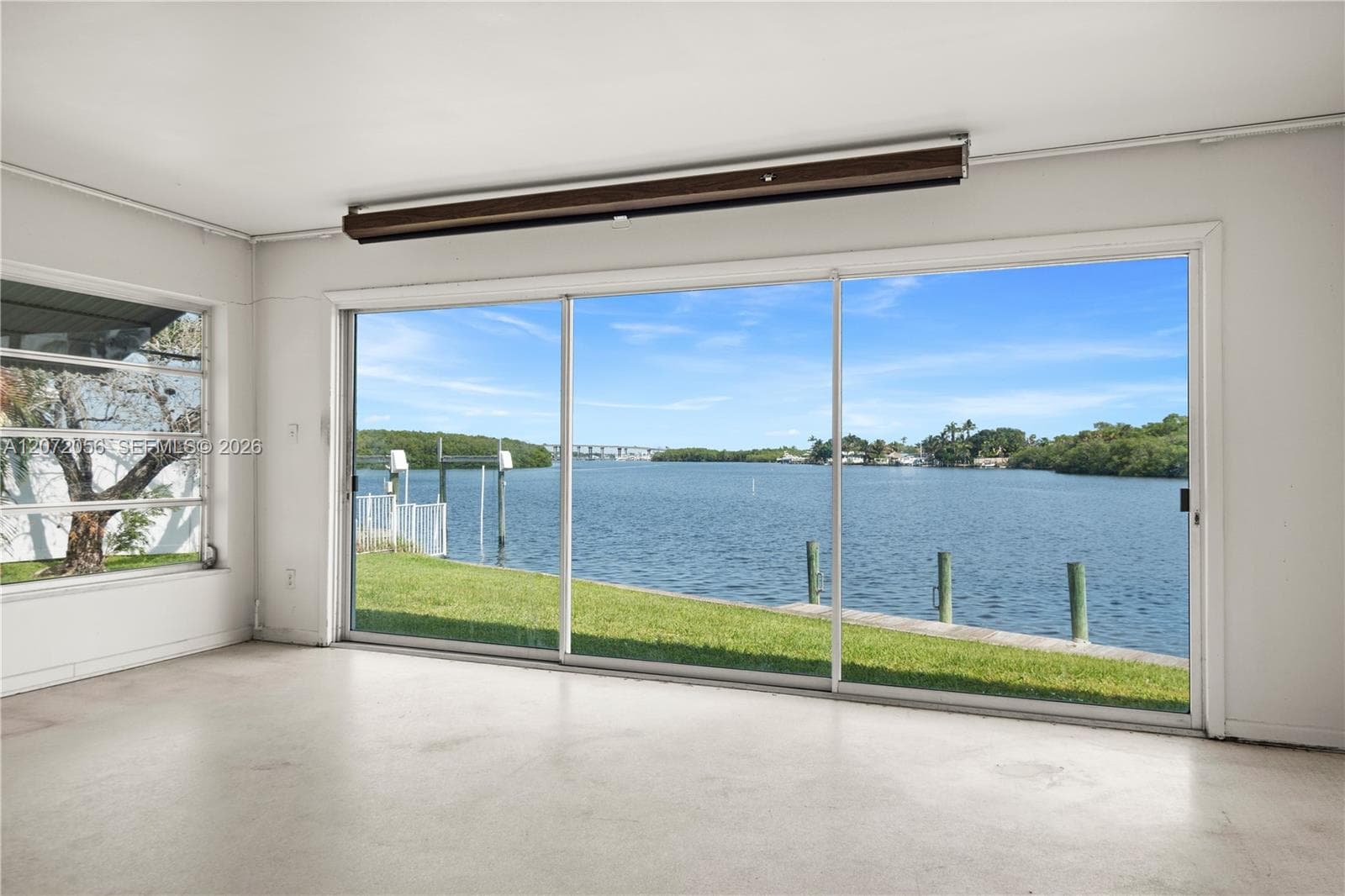 216 SW Cabana Point Cir photo 2