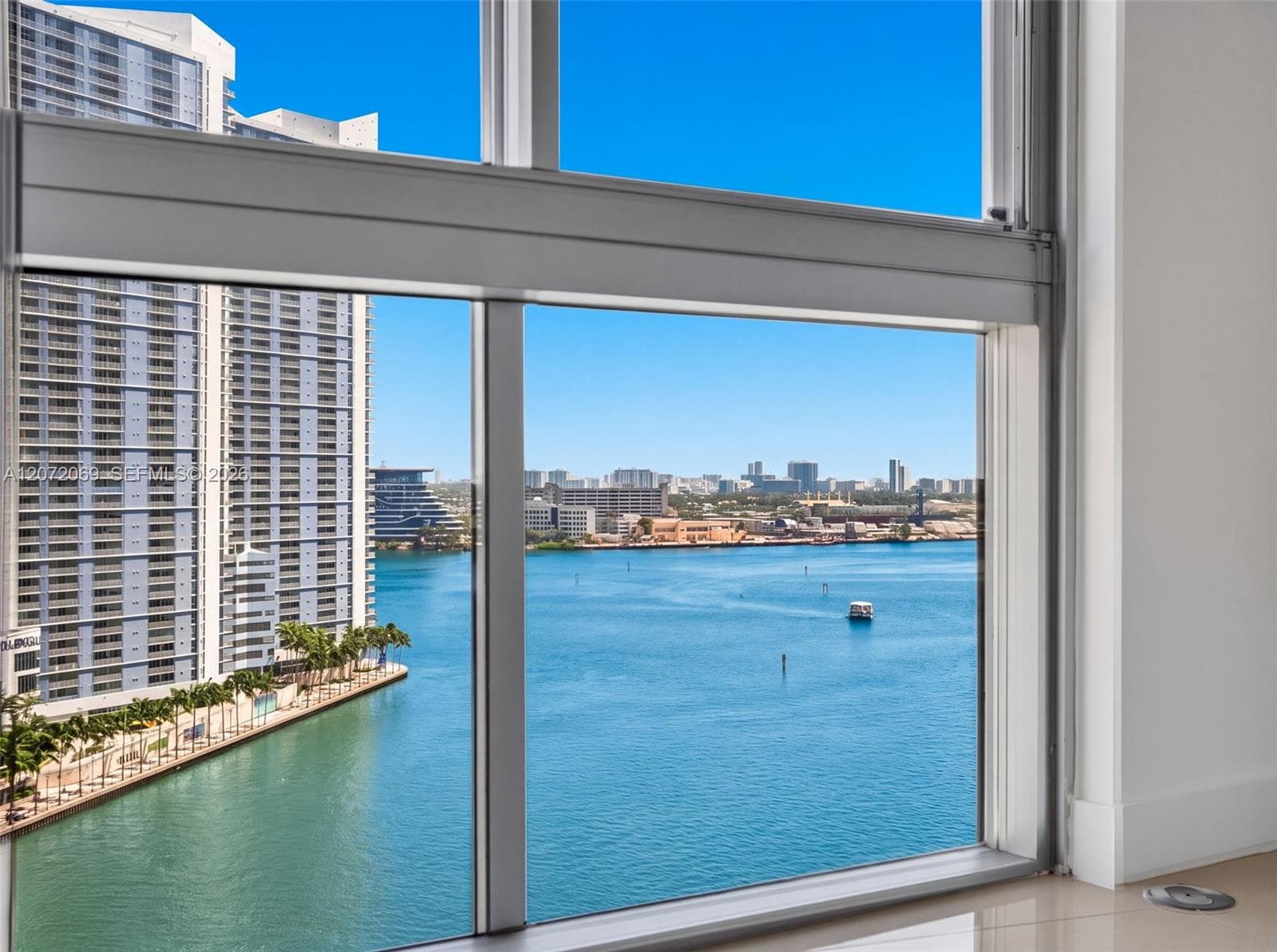 465 Brickell Ave 1602 photo 16