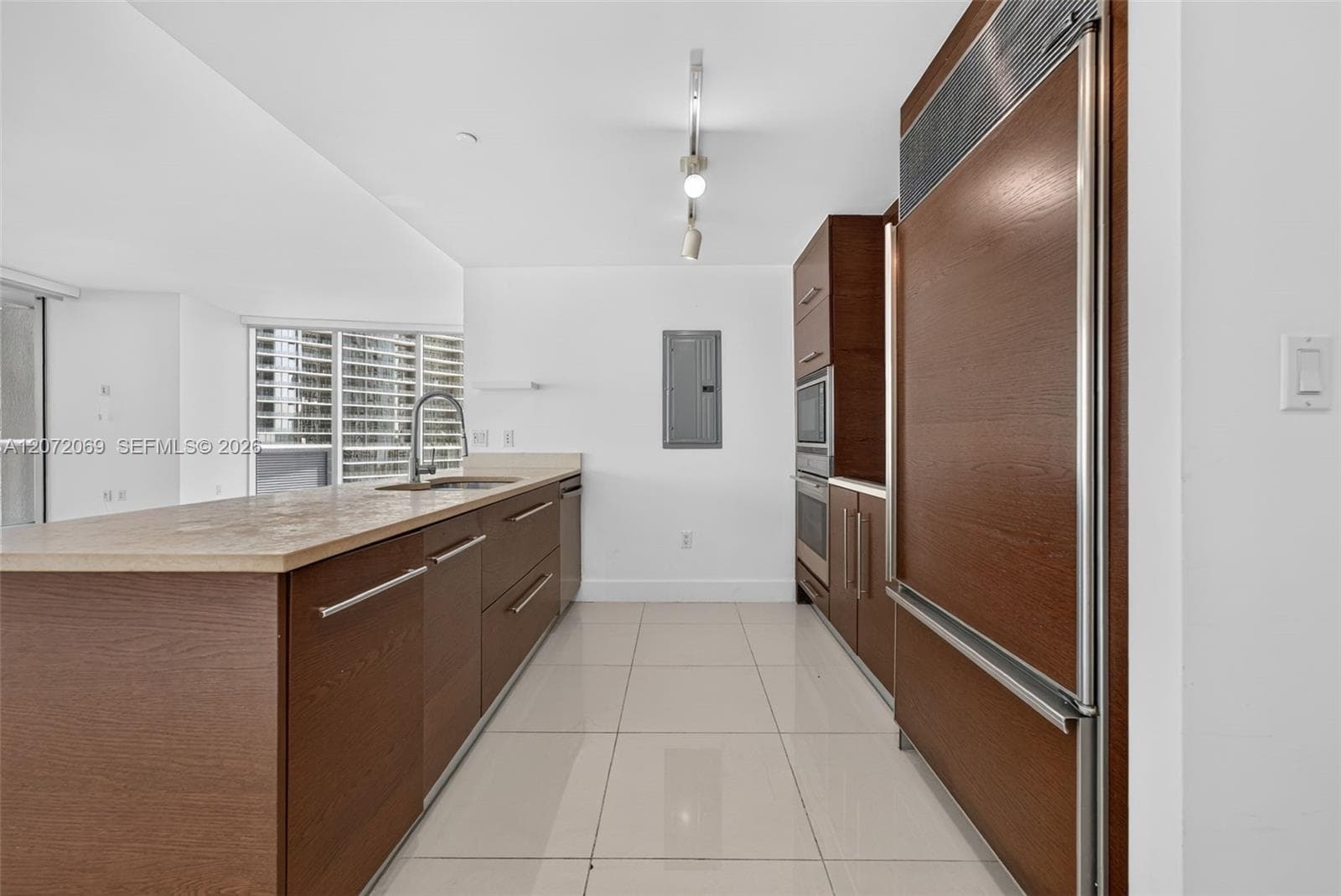 465 Brickell Ave 1602 photo 7