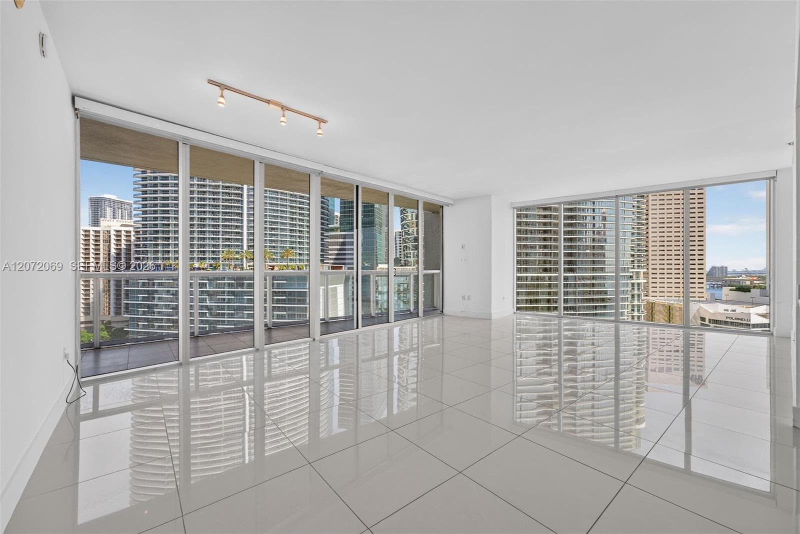 465 Brickell Ave 1602 photo 3