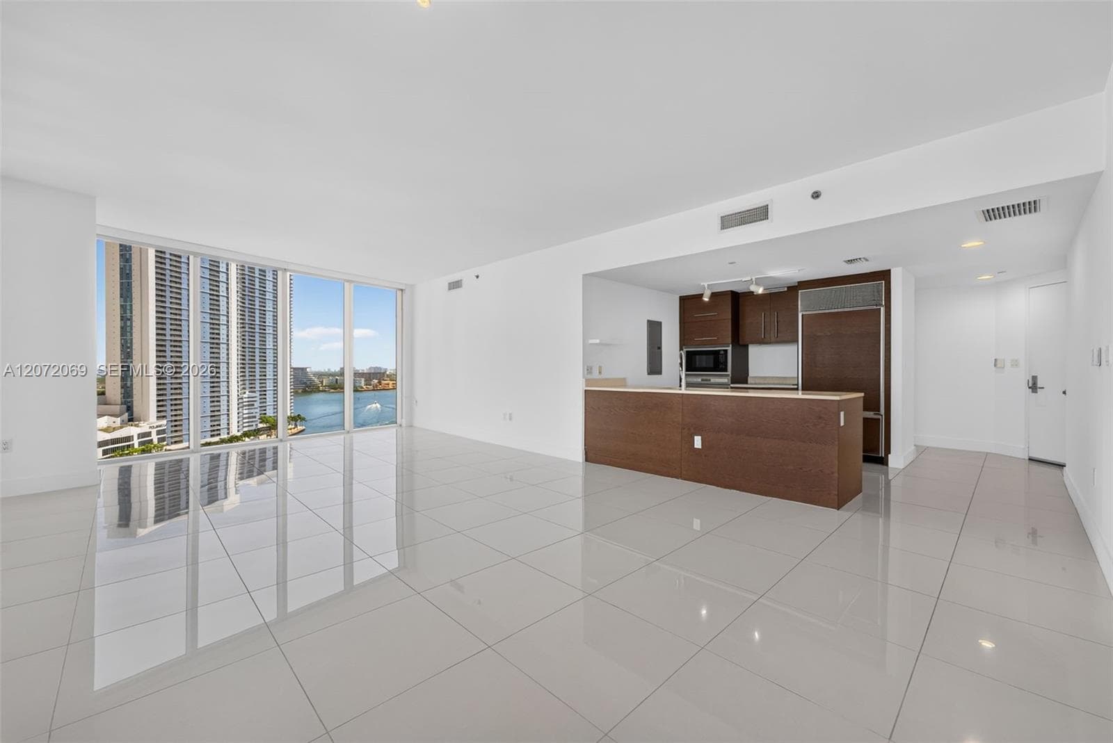 465 Brickell Ave 1602 photo 5