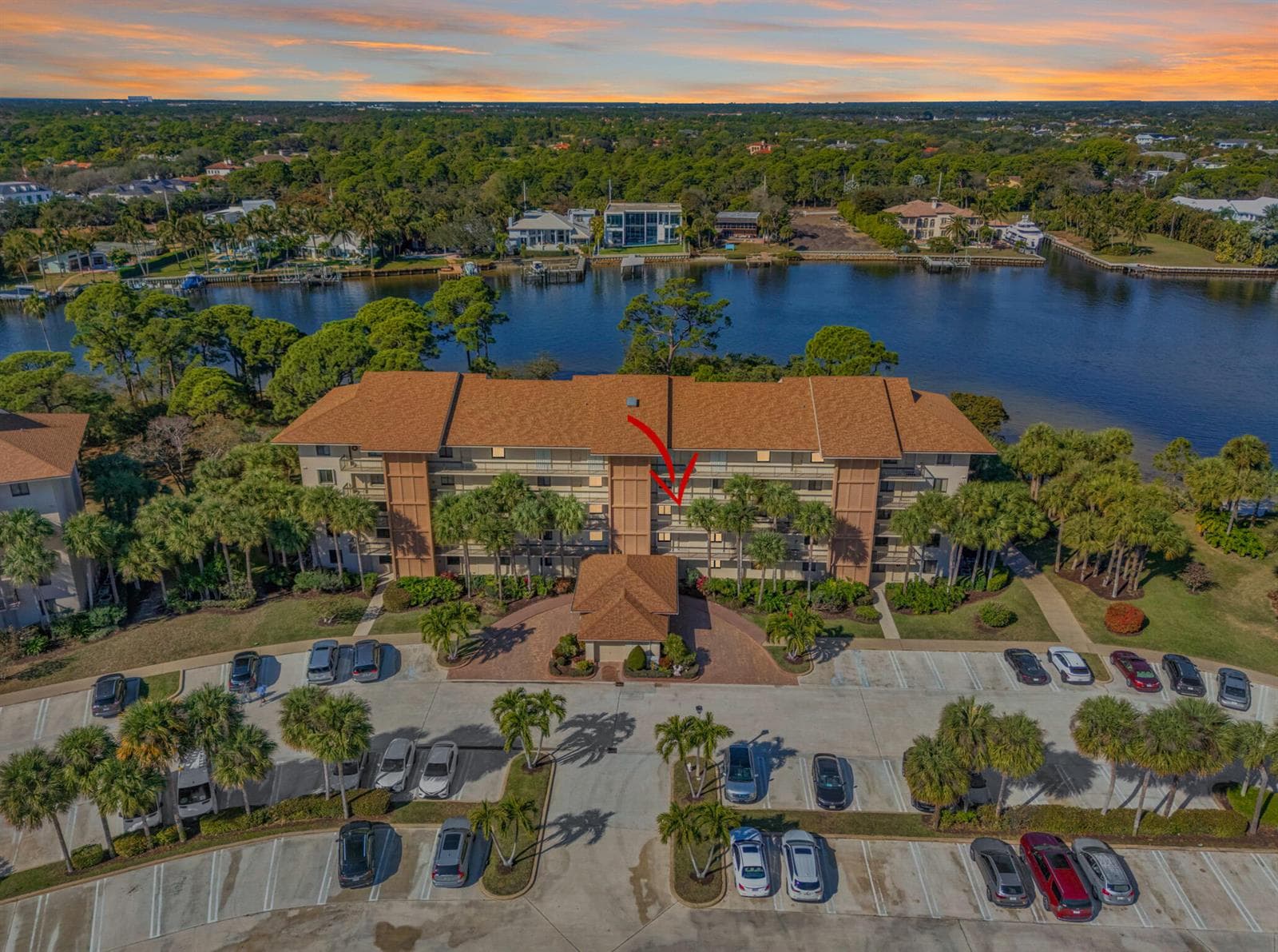 1901 MARINA ISLE Way 304 photo 2