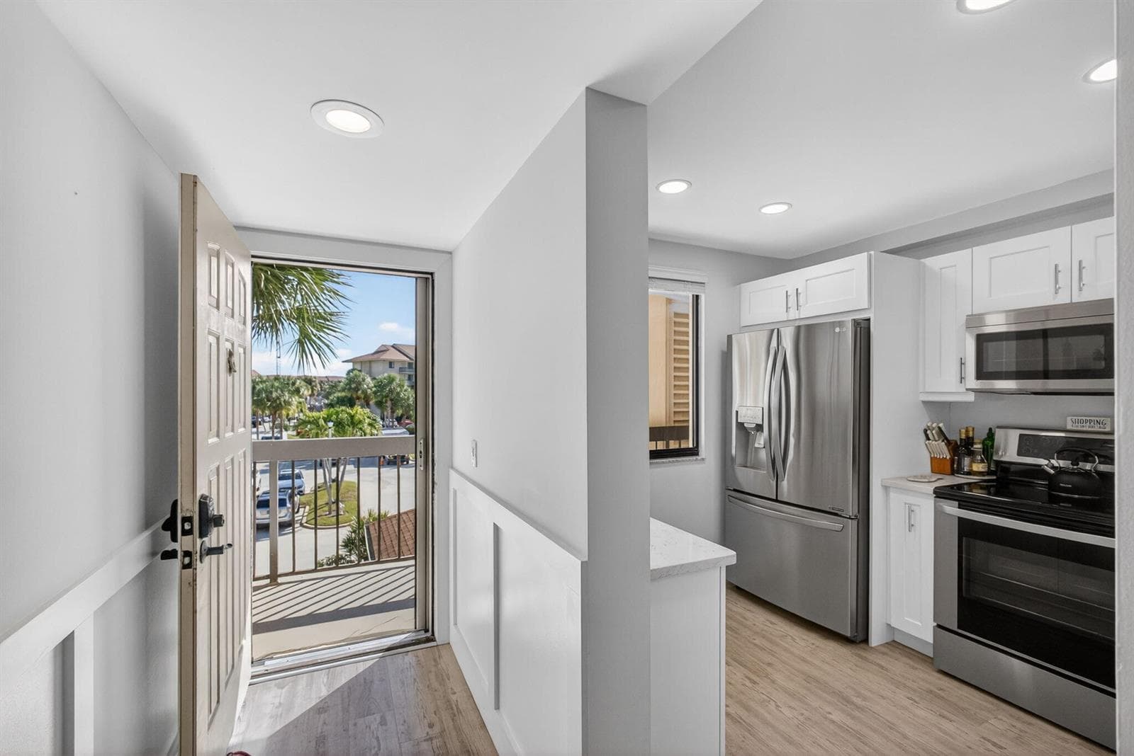 1901 MARINA ISLE Way 304 photo 12