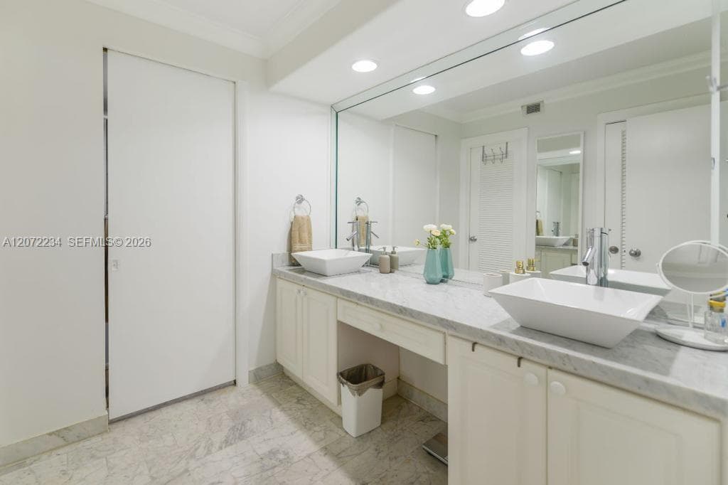 1121 Crandon Blvd D206 photo 12