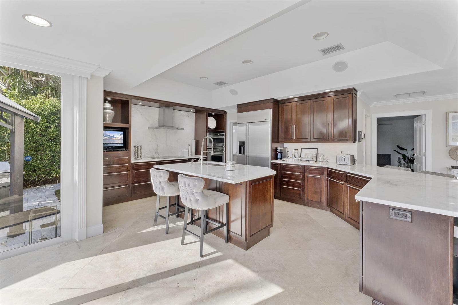 910 JASMINE Drive photo 6