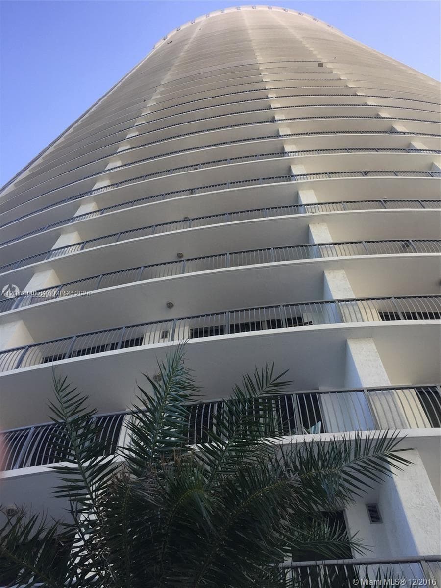 1750 N Bayshore Dr 2908 photo 2