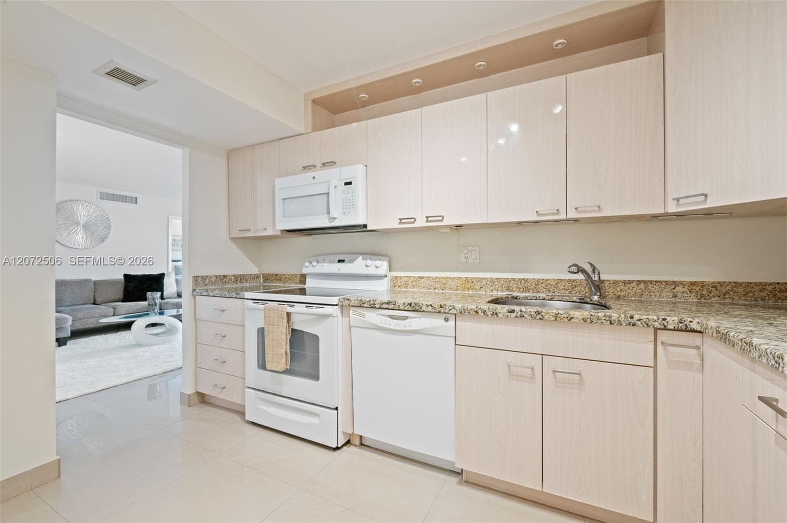 1833 S Ocean Dr 809 photo 13