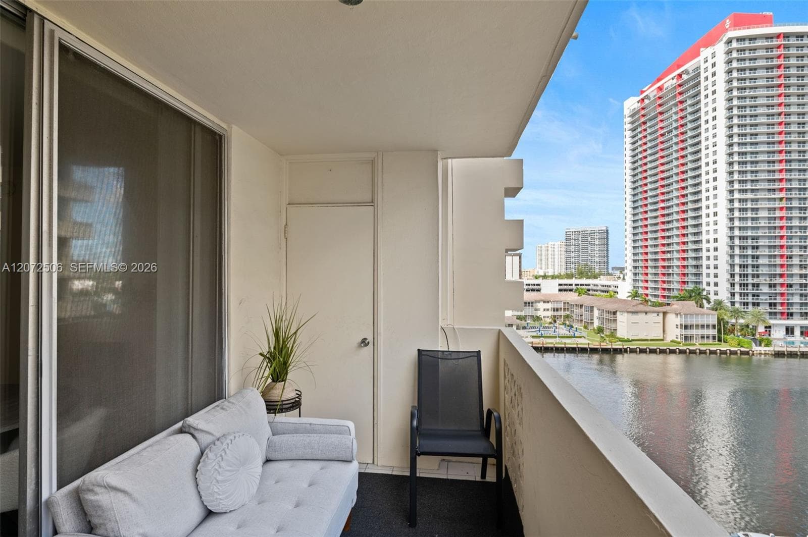 1833 S Ocean Dr 809 photo 22