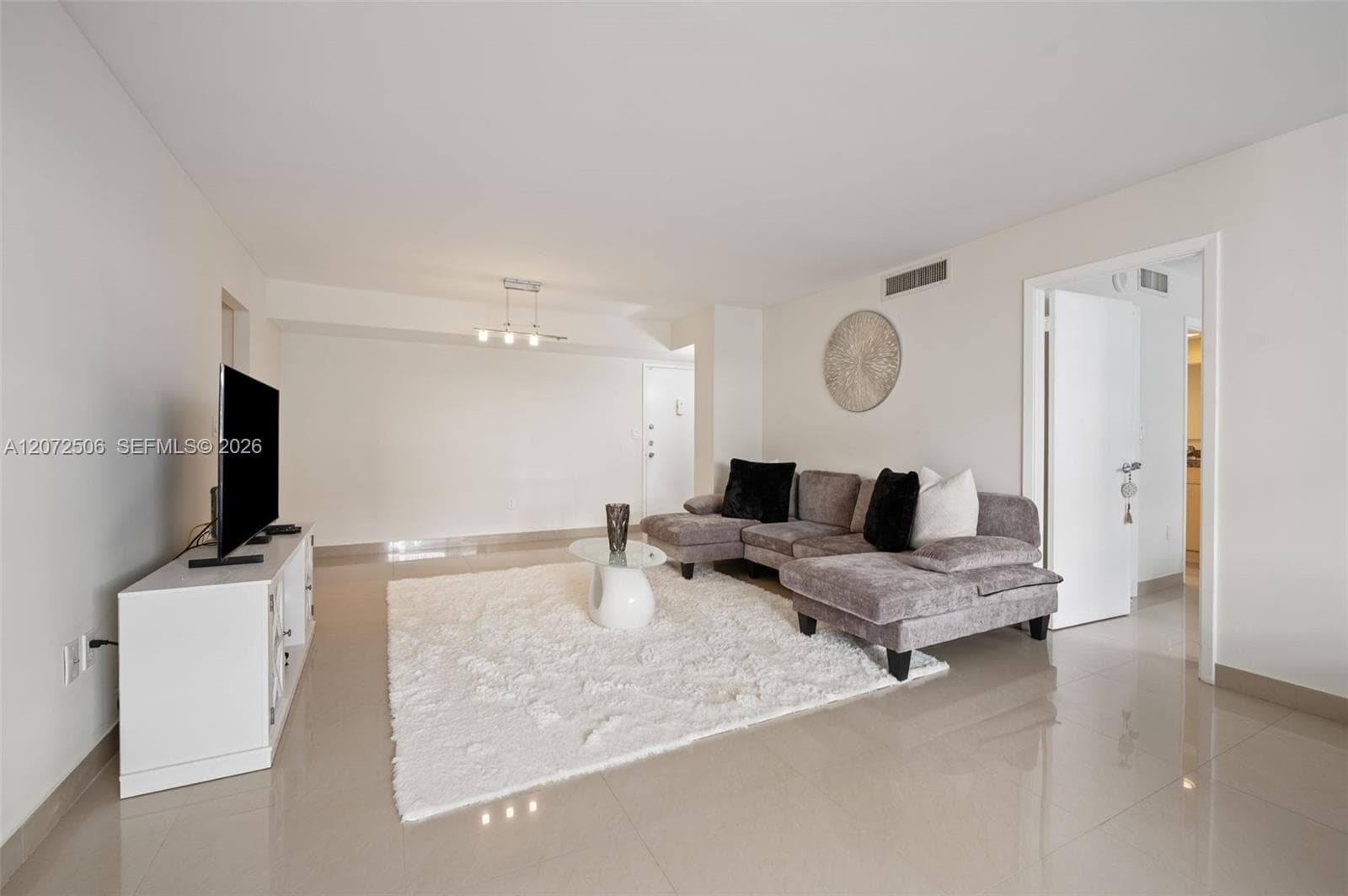 1833 S Ocean Dr 809 photo 7