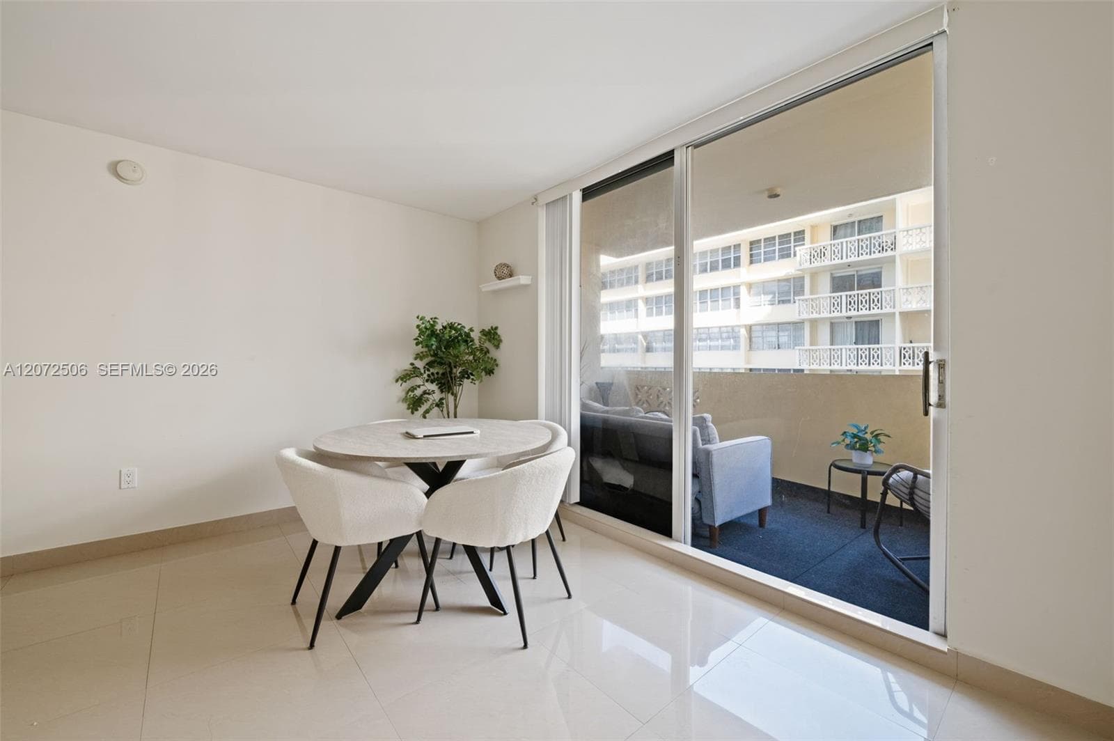 1833 S Ocean Dr 809 photo 9