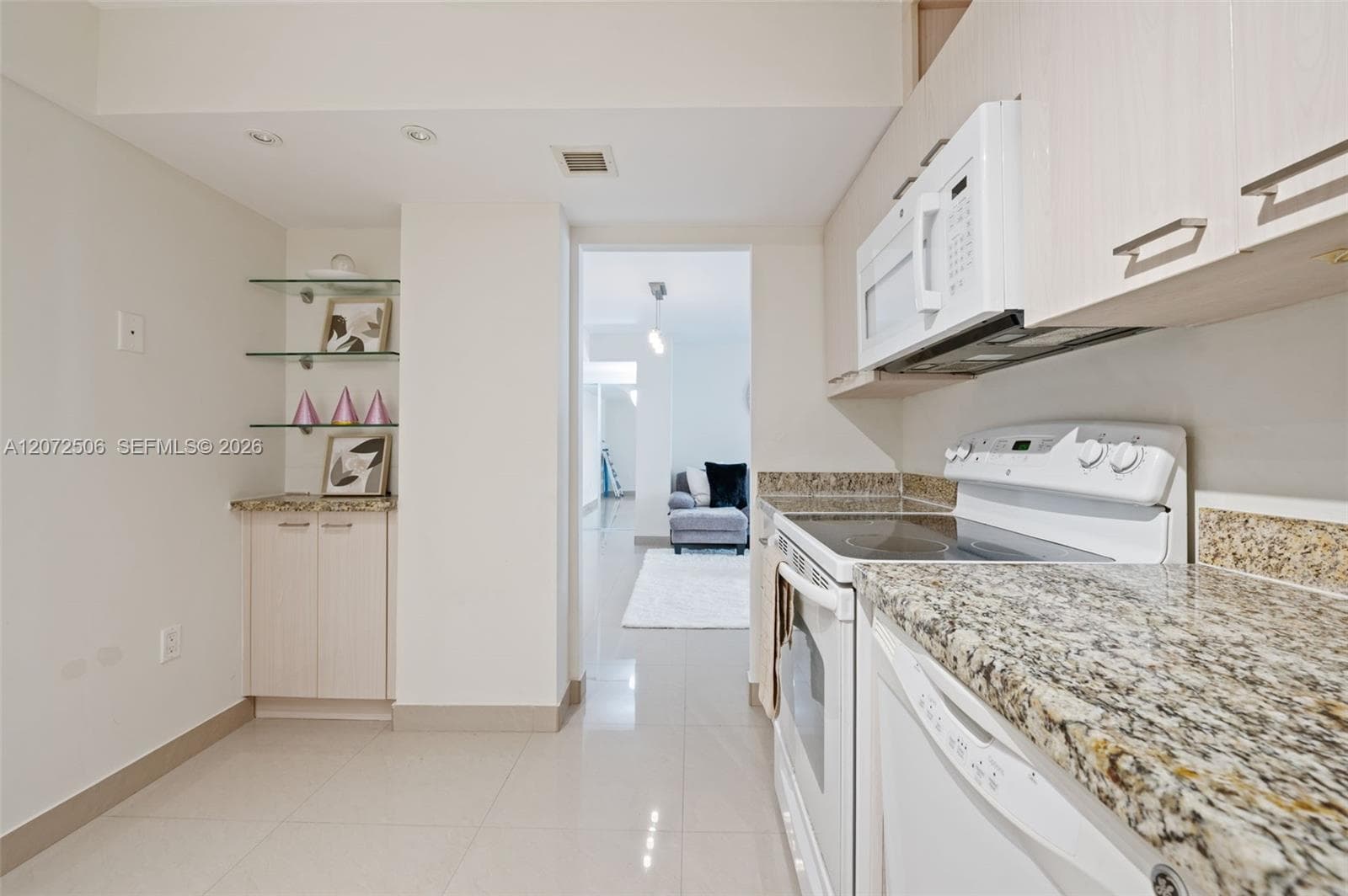 1833 S Ocean Dr 809 photo 11