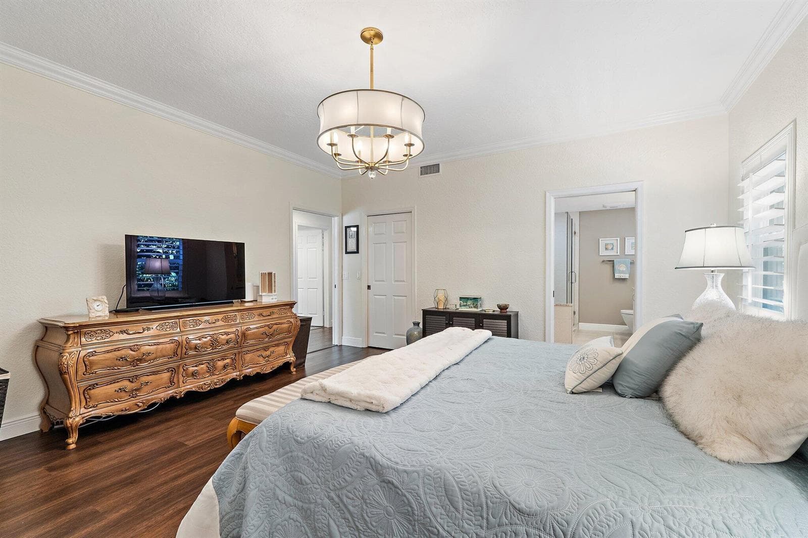 851 Saturn Street A photo 22